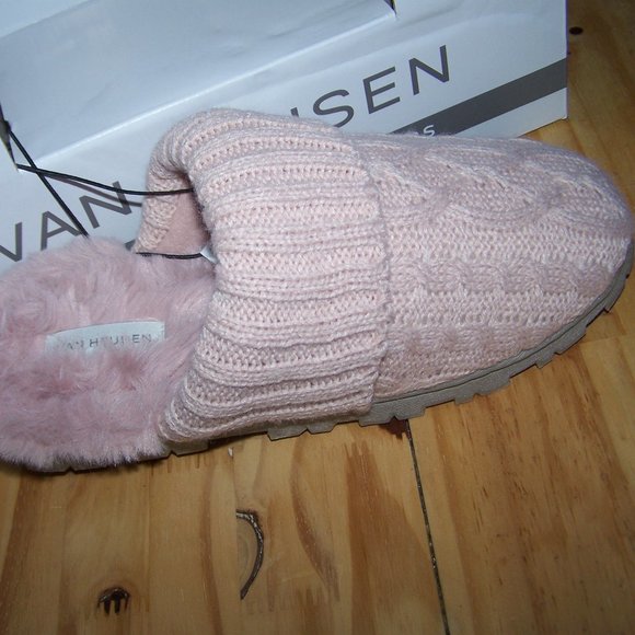 Van Heusen Shoes - Van Heusen NWB Women's Premium Slippers Sz 7-8 Pnk